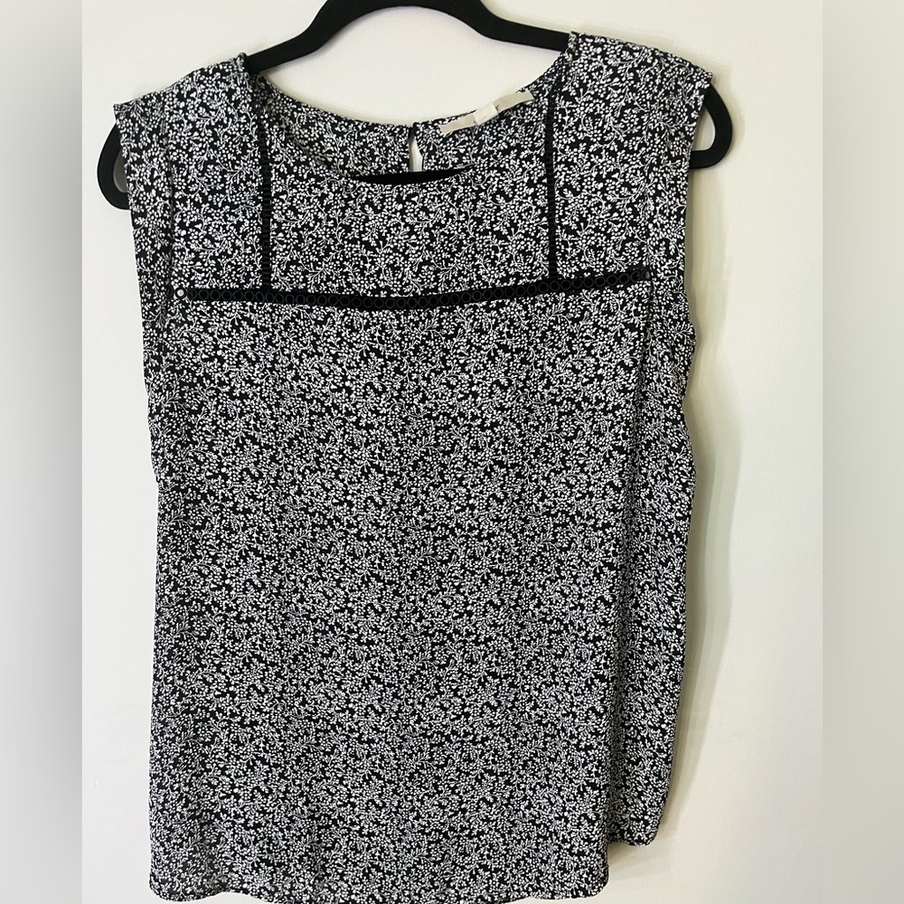 LOFT size M floral black and white sleeveless pintucked top